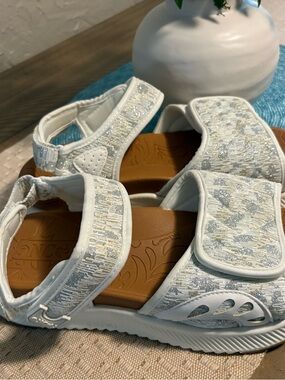 ONCAI Women’s White/ Gold Glitter Adjustable Comfort Sandals for Women